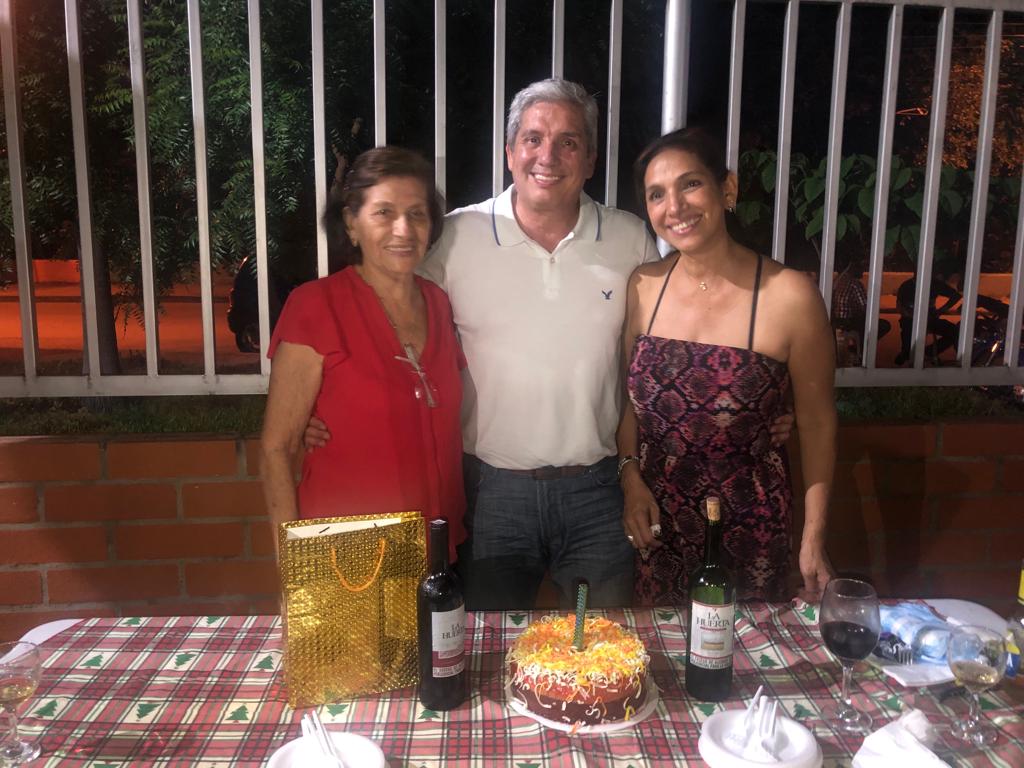 Melba Daza, mamá; Henry Rubiano, el homenajeado y Edna Ruth Rubiano.